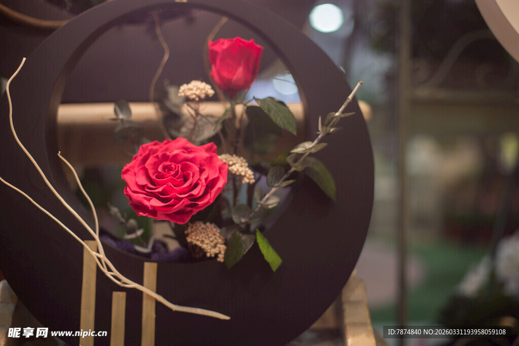 精致玫瑰插花艺术作品
