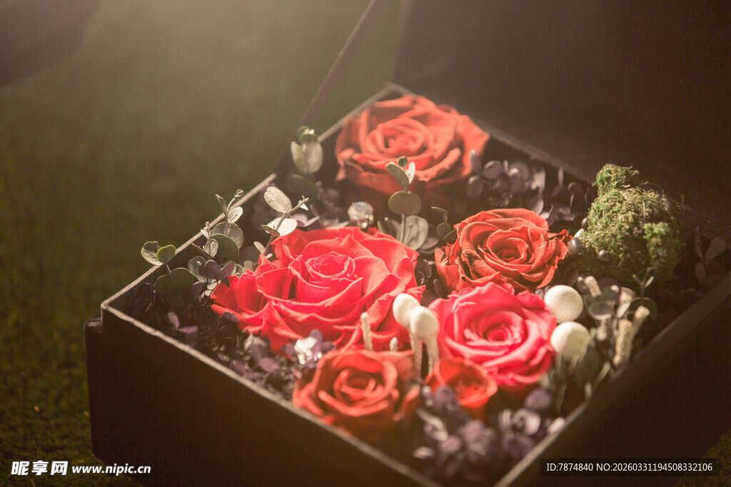 精美红玫瑰礼盒