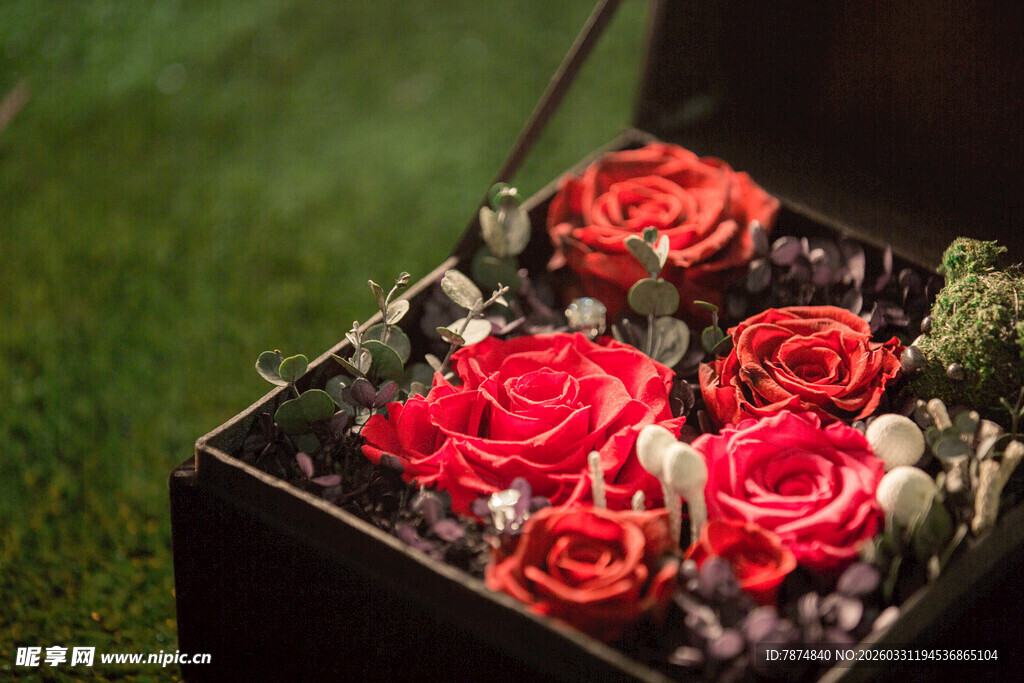 精致红玫瑰礼盒