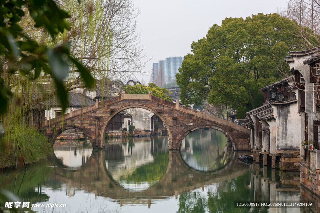乌镇民居河道石拱桥风光
