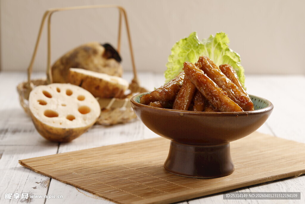 木碗中的美味面包棒点心