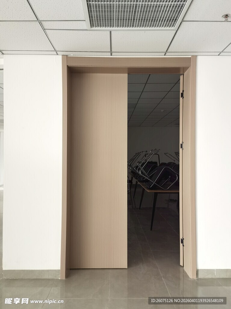 敞开的办公室门