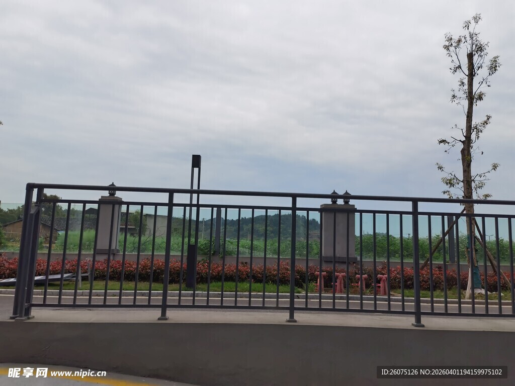 户外铁艺围栏景观