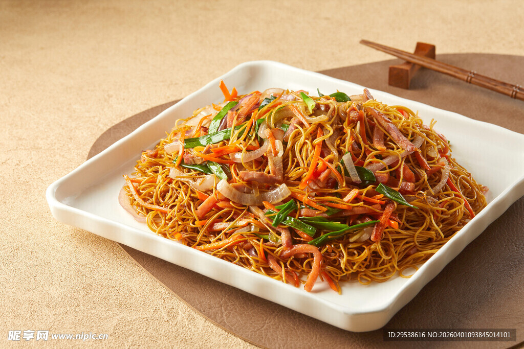 餐饮俯视拍摄三丝炒面美食