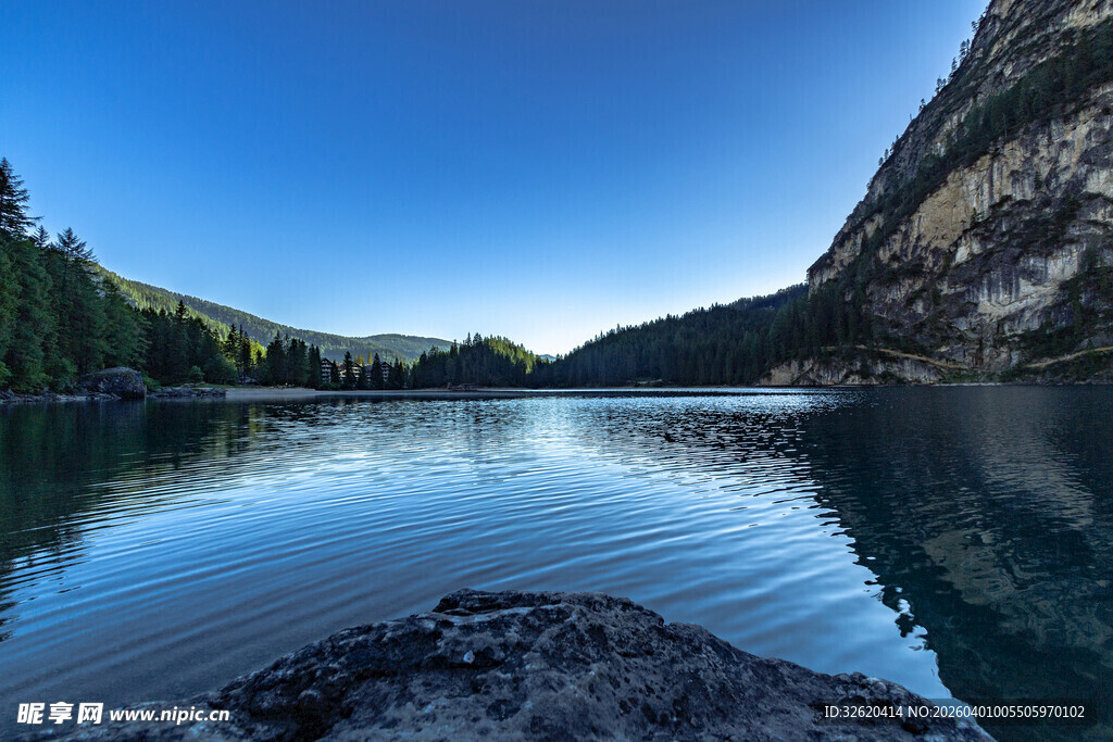 宁静山水湖景自然风光