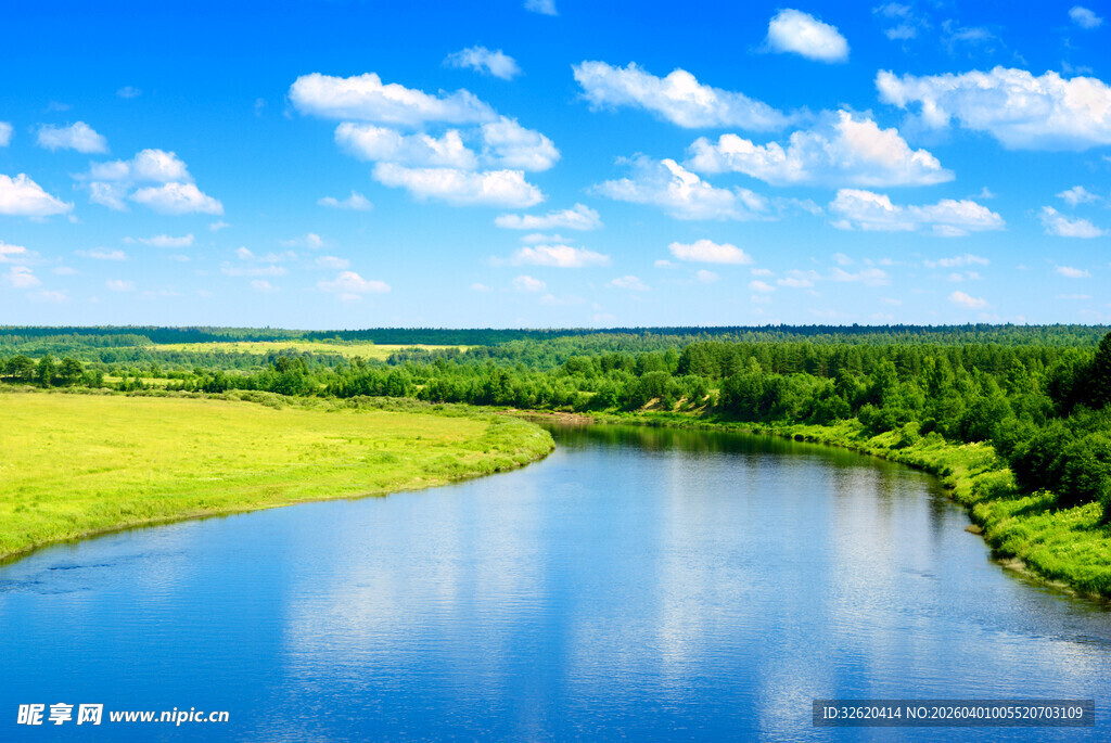 美丽河畔自然风光