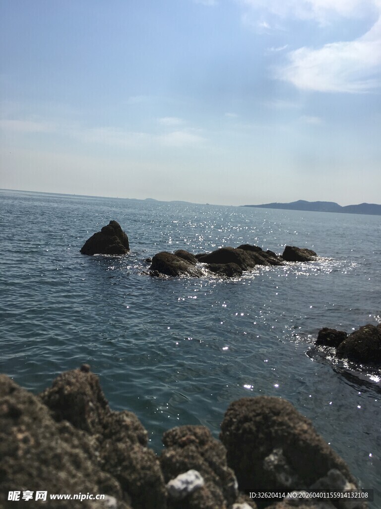 海边礁石景观