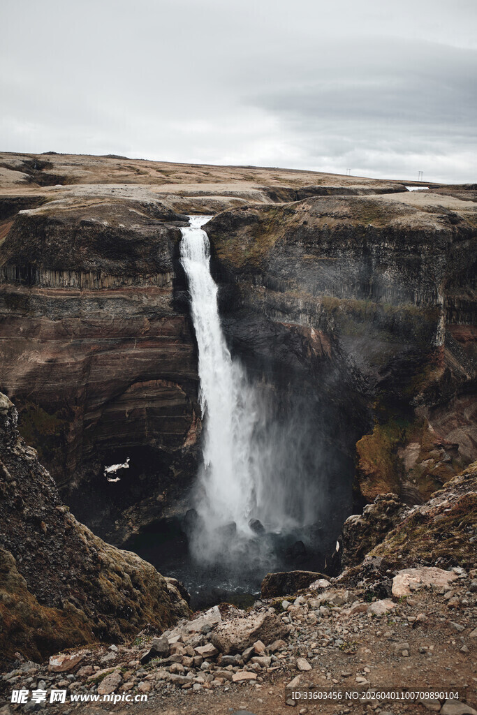 壮观野外瀑布自然风景