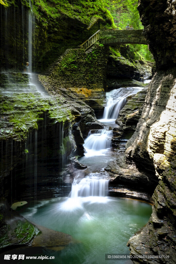 山间清幽瀑布溪流美景