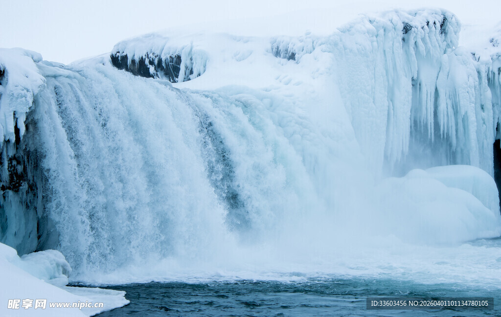 冬日冰封瀑布绝美景观