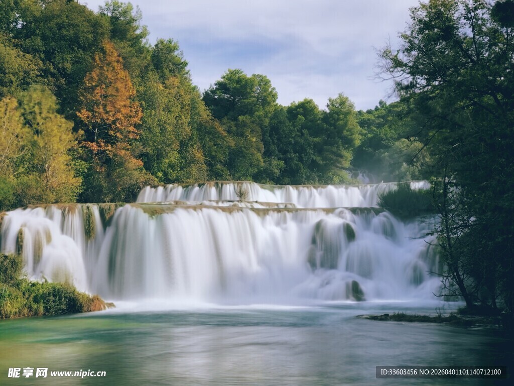 壮丽自然瀑布景观