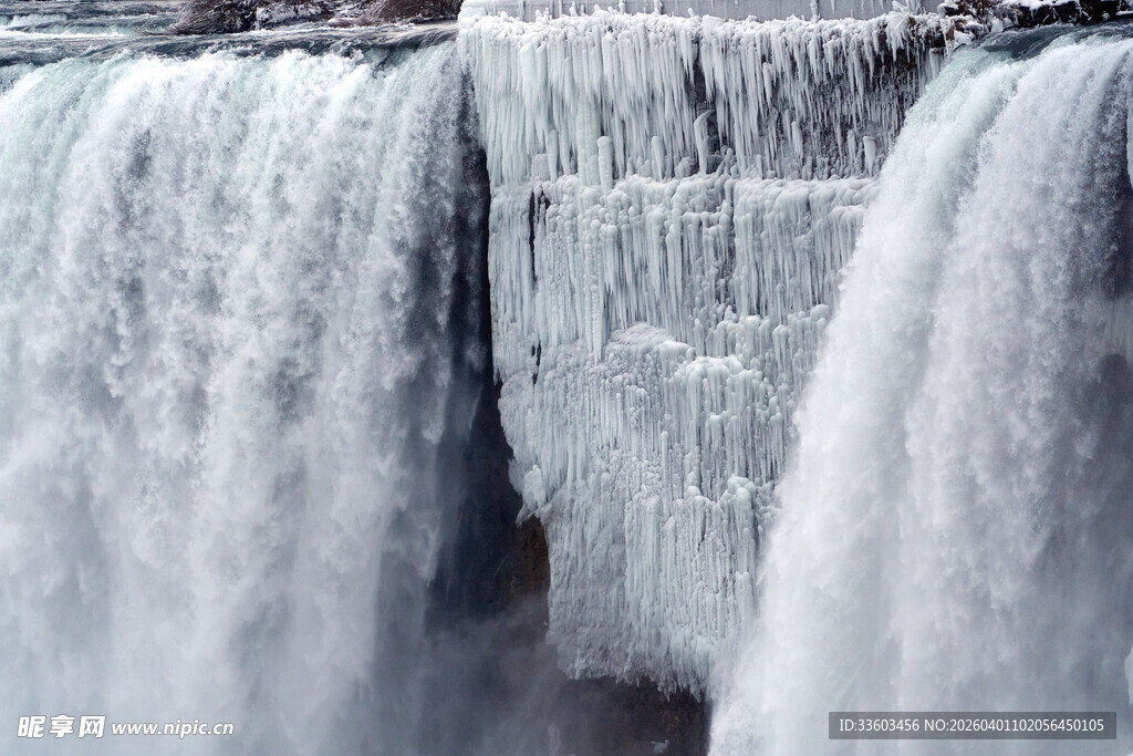 冰封瀑布景观