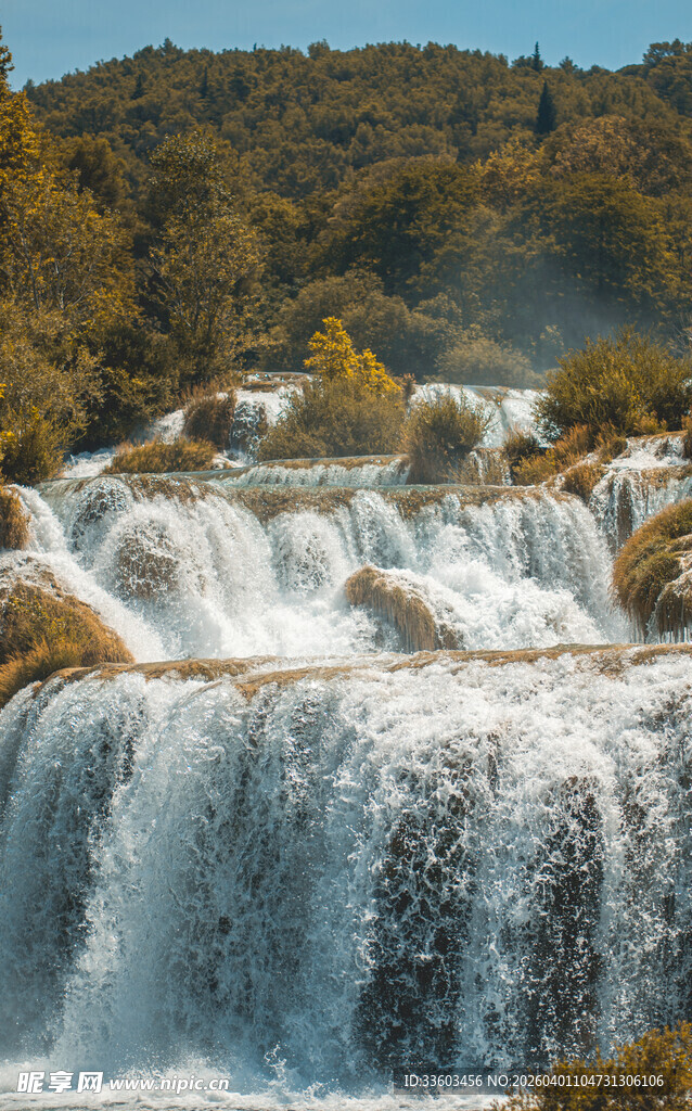 壮观瀑布景观
