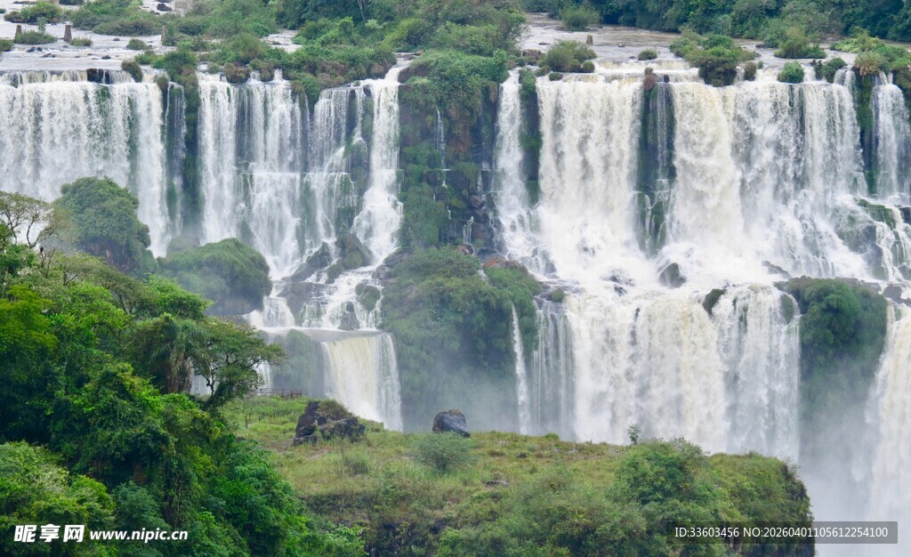 伊瓜苏瀑布壮丽自然景观
