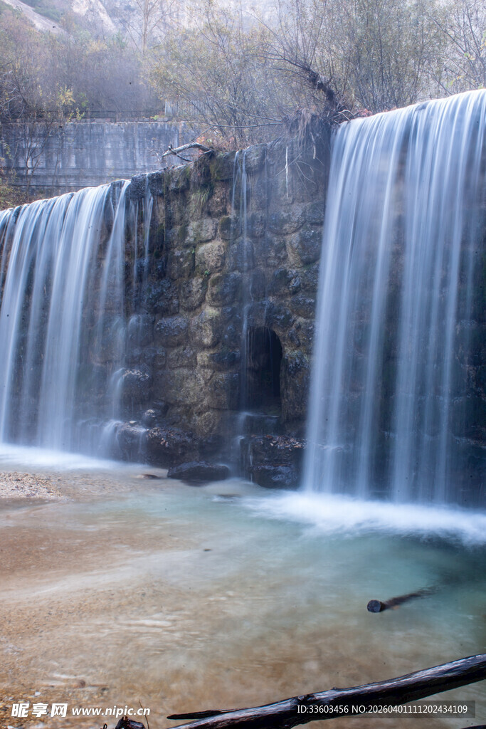 壮观瀑布自然美景画面