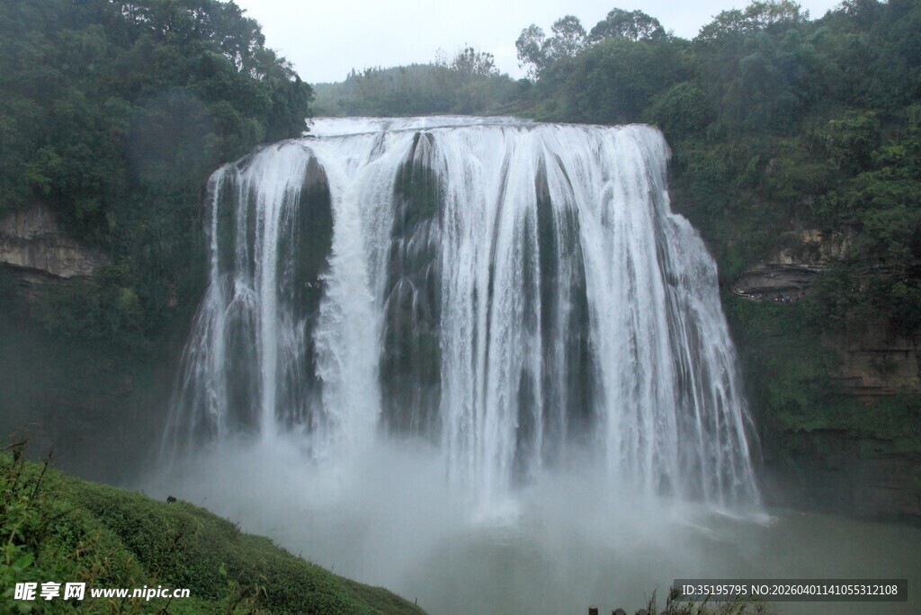 壮观瀑布自然美景