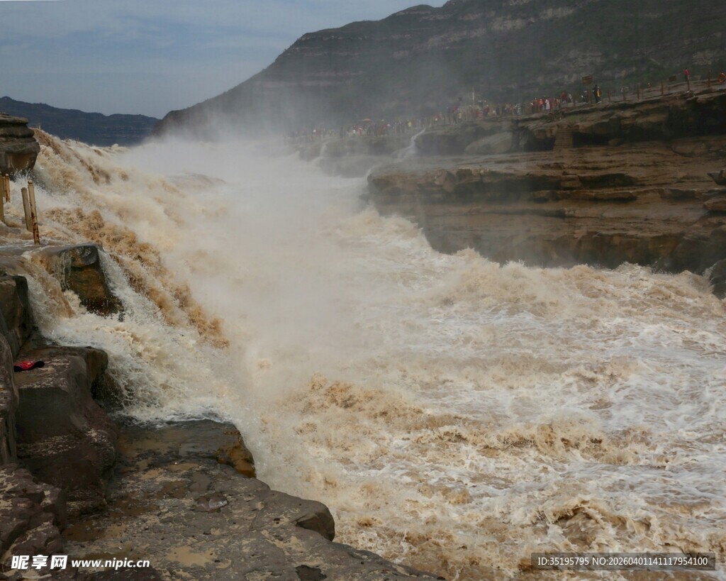黄河壶口瀑布壮观景象