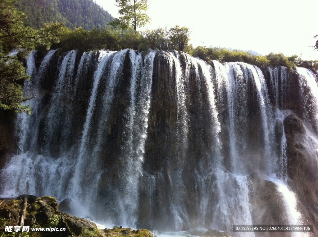 壮观瀑布自然美景