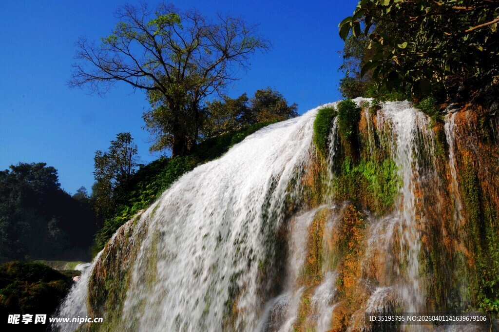 壮观瀑布景观