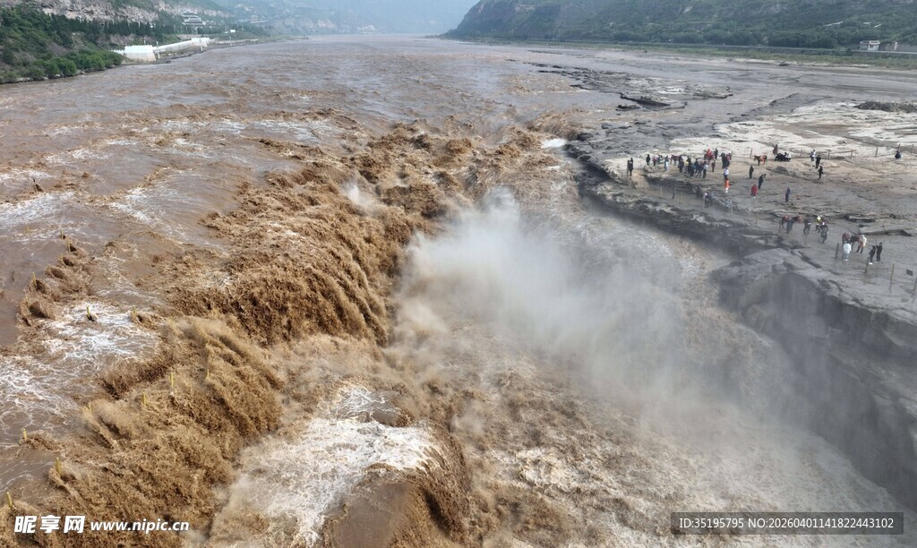 黄河汹涌澎湃的壮观景象