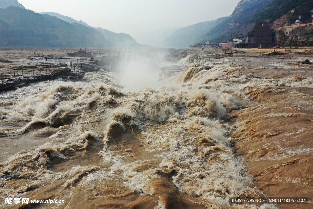 黄河壶口瀑布壮观景象