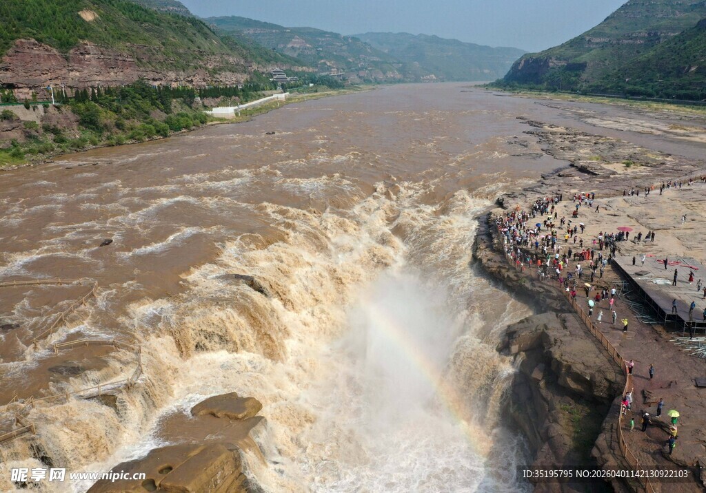 壶口瀑布壮观水流景象