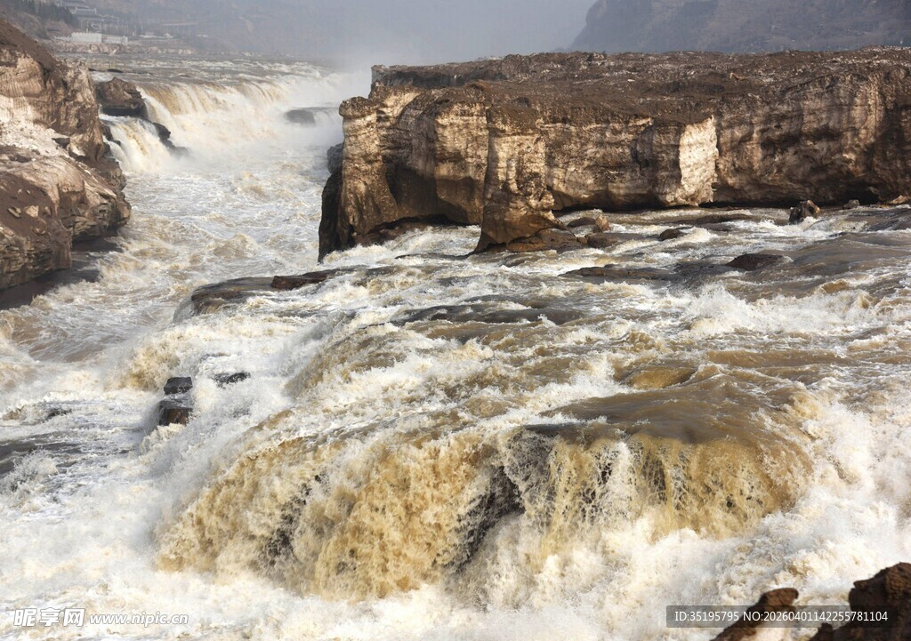黄河壶口瀑布壮观景象
