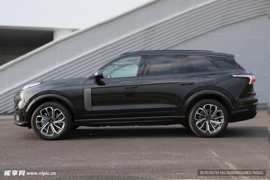 黑色时尚SUV汽车外观展示
