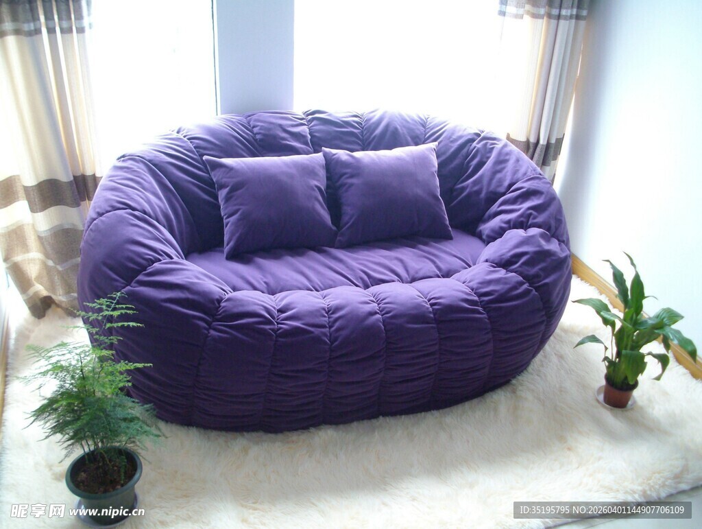 紫色超大豆袋沙发配绿植