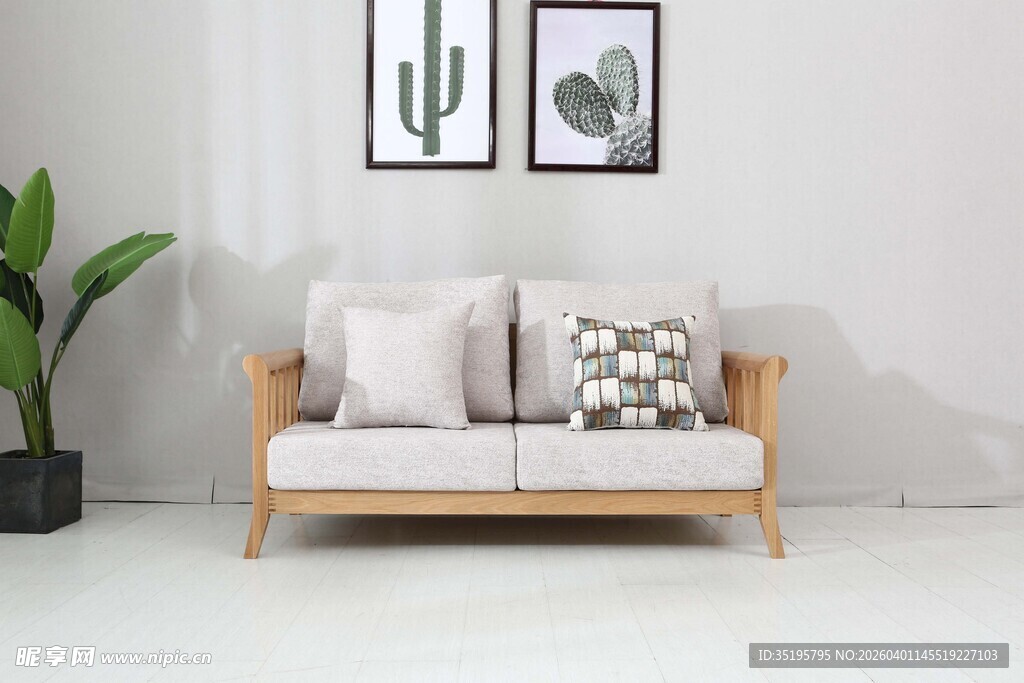 简约风沙发搭配绿植挂画