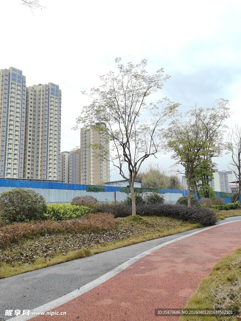 城市中的宁静健身步道