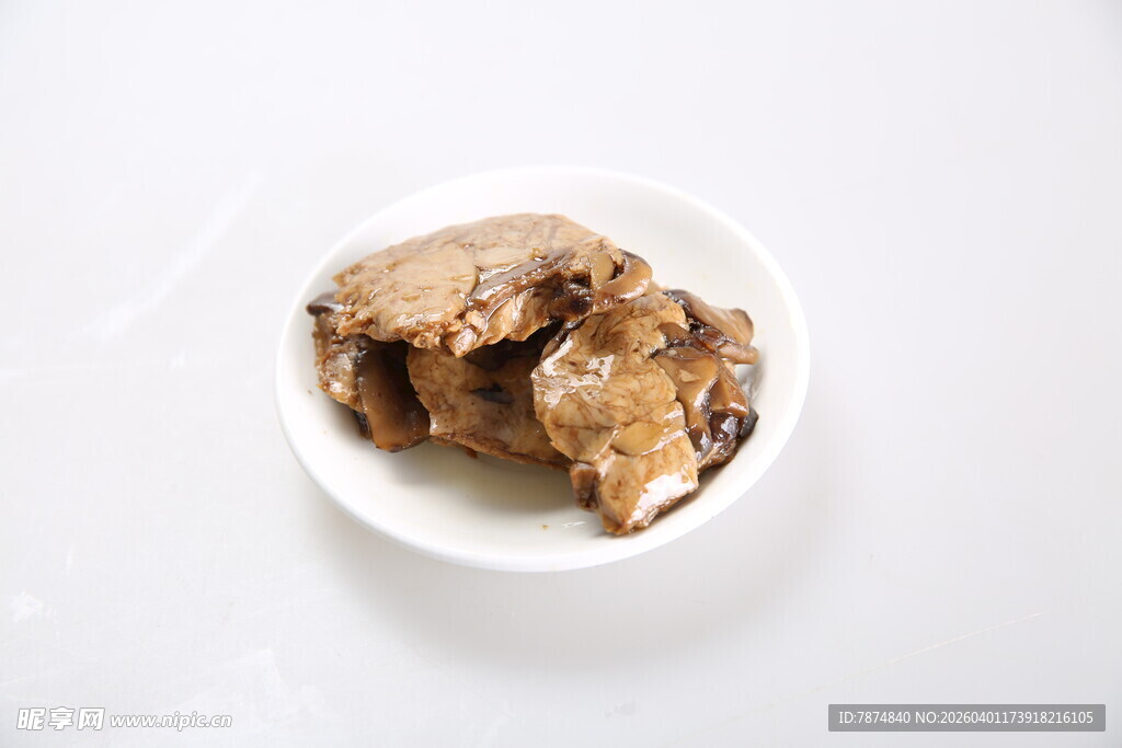 盘中美味卤味鸭块