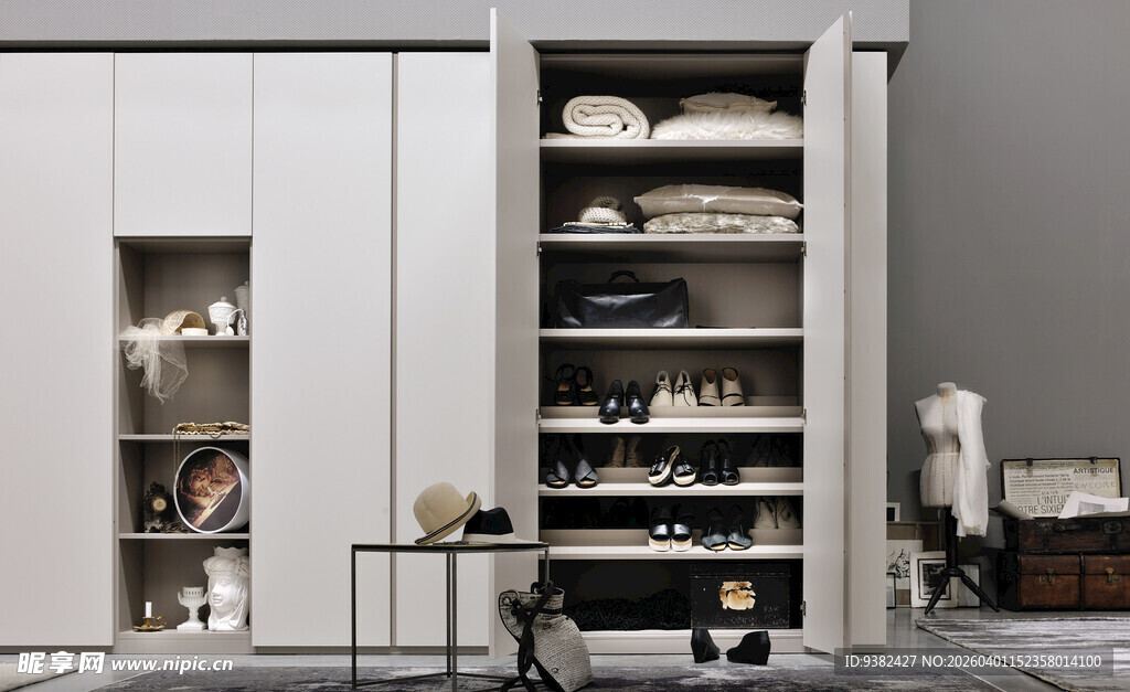 现代简约风大容量衣柜