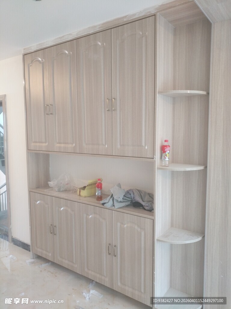 简约木质靠墙收纳储物柜