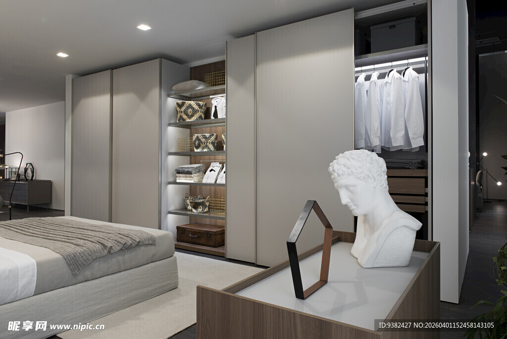 现代简约卧室与开放式衣柜