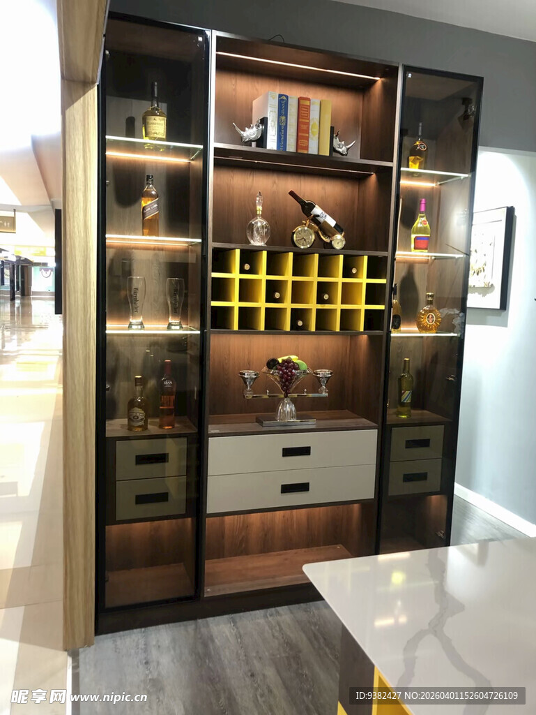 现代风格酒柜展示架