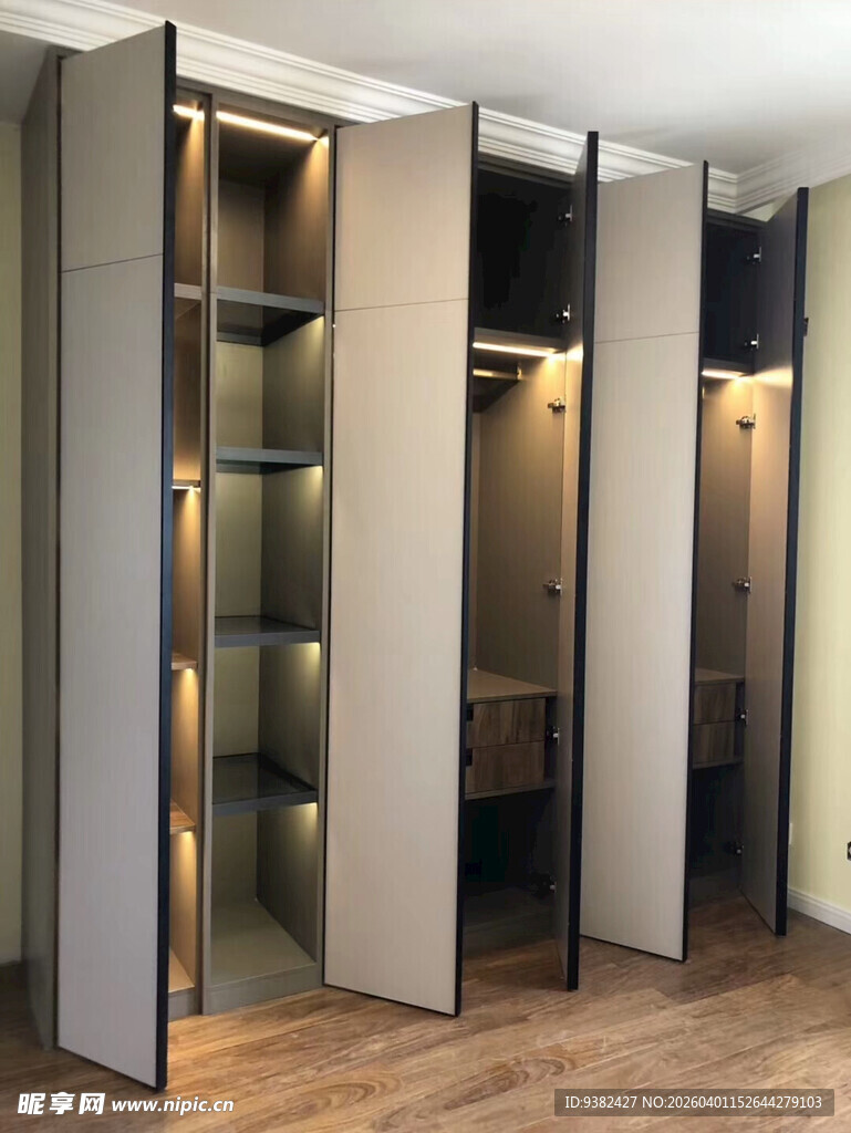 现代简约风格衣柜展示