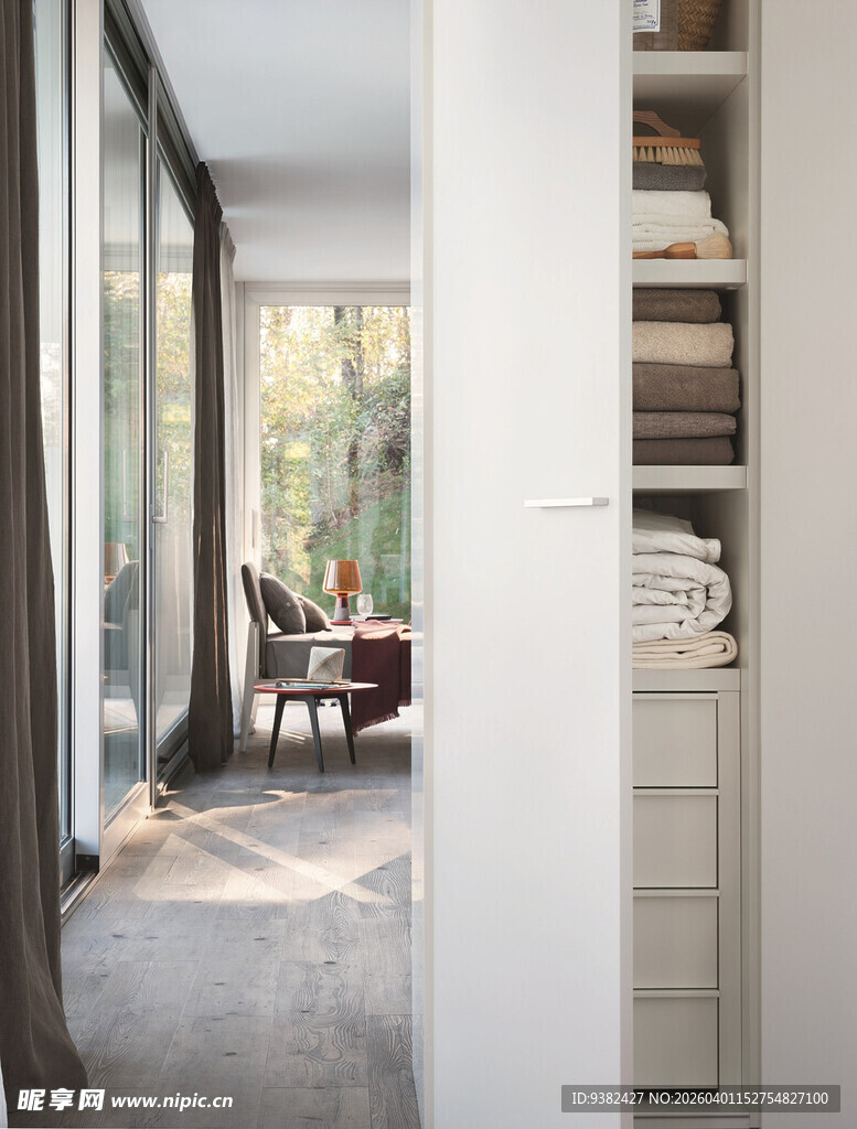 简约家居室内过道一角