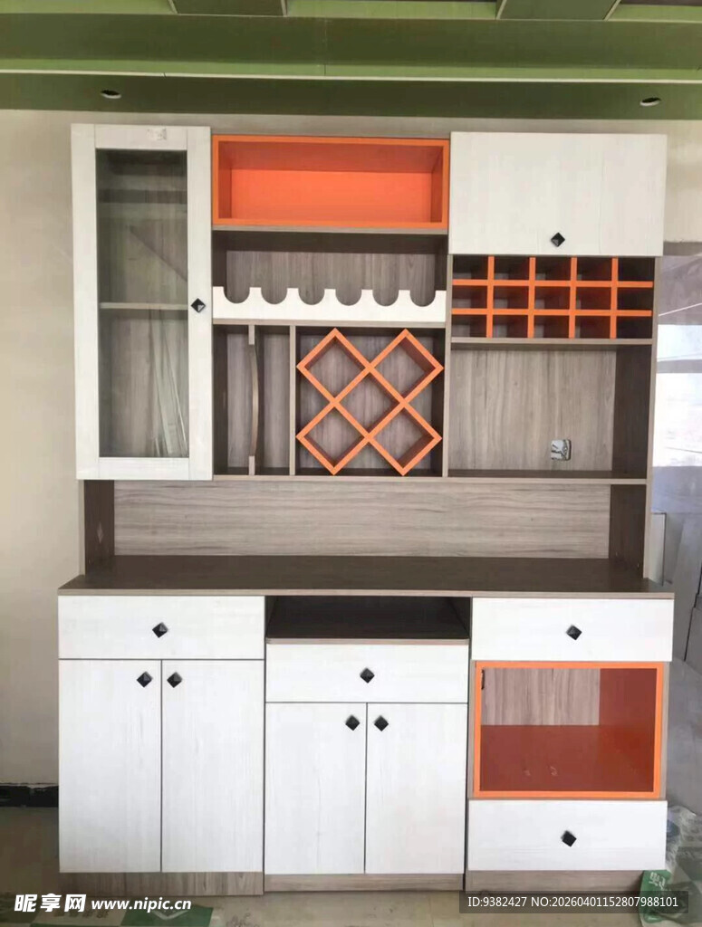 现代简约风格厨房酒柜设计