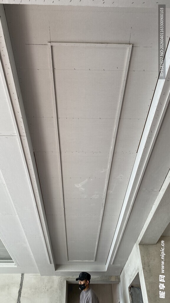 室内白色天花板装饰细节