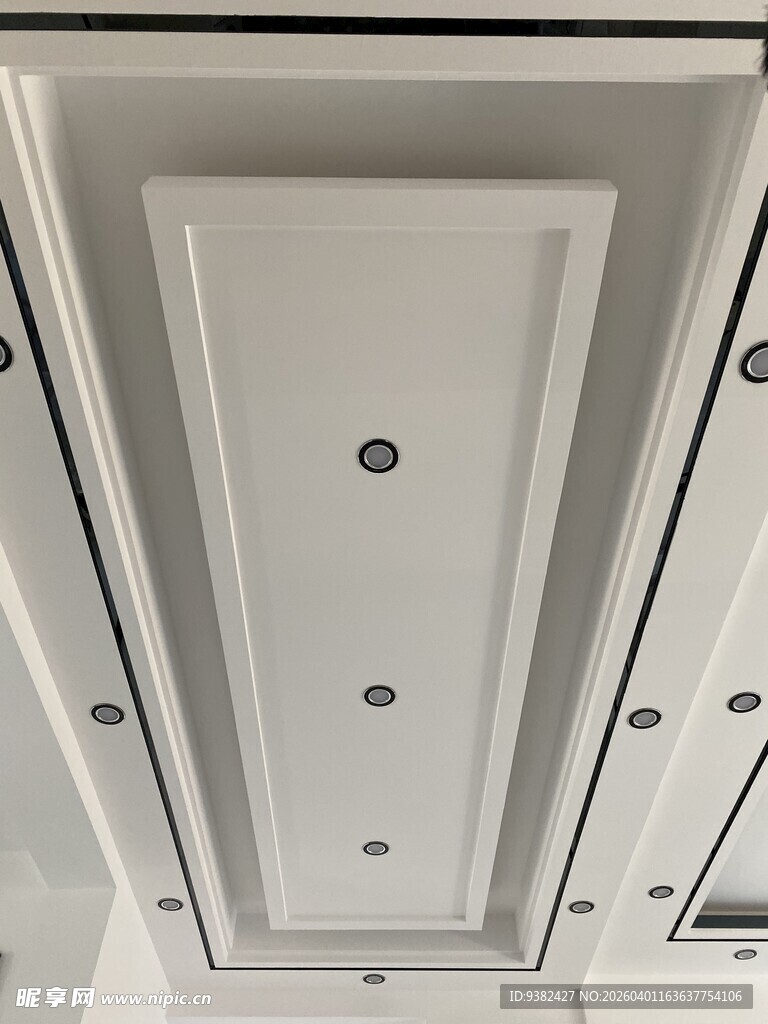 简约白色天花板吊顶设计