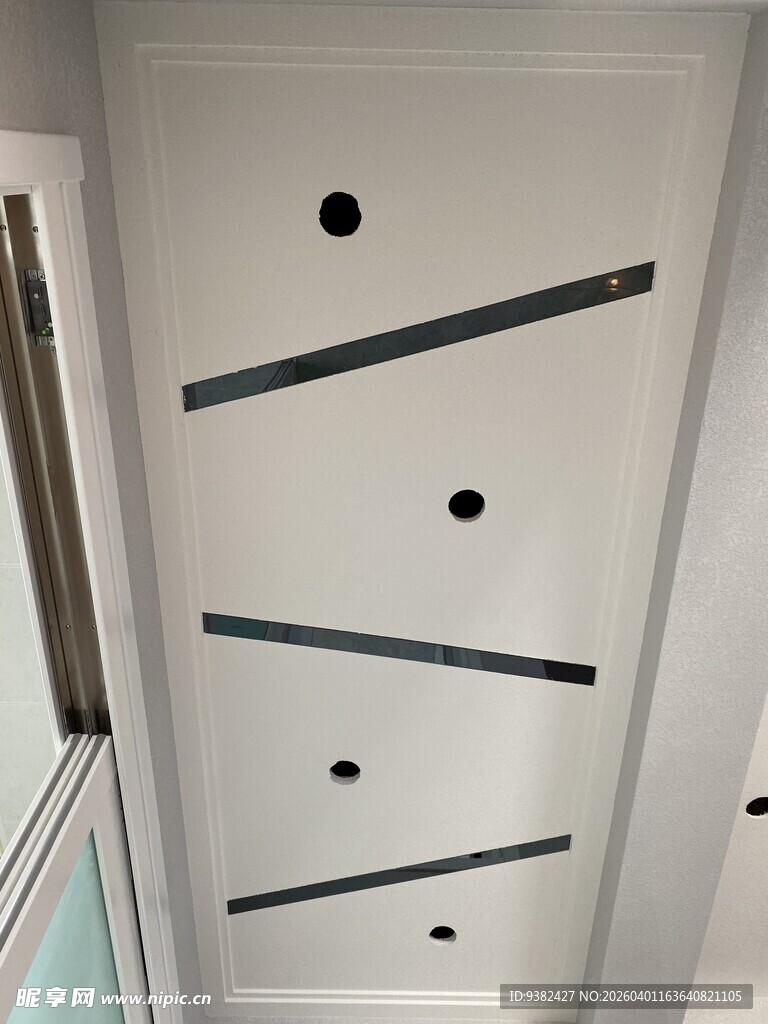 简约白色天花板灯具设计