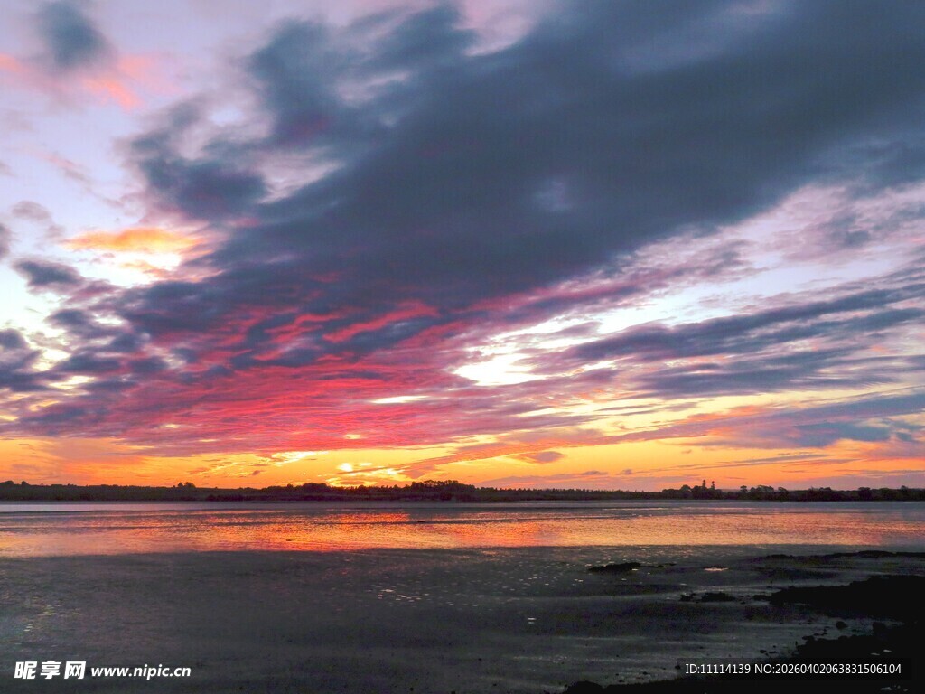 海边绚丽晚霞美景