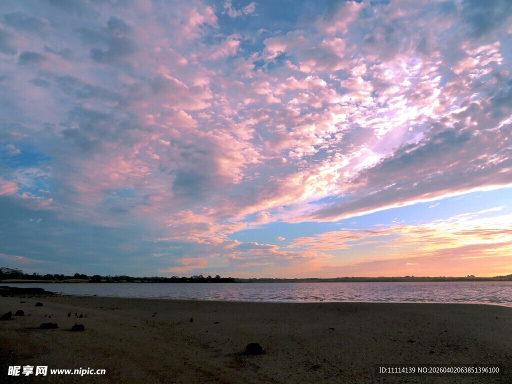 海边绚丽晚霞景色