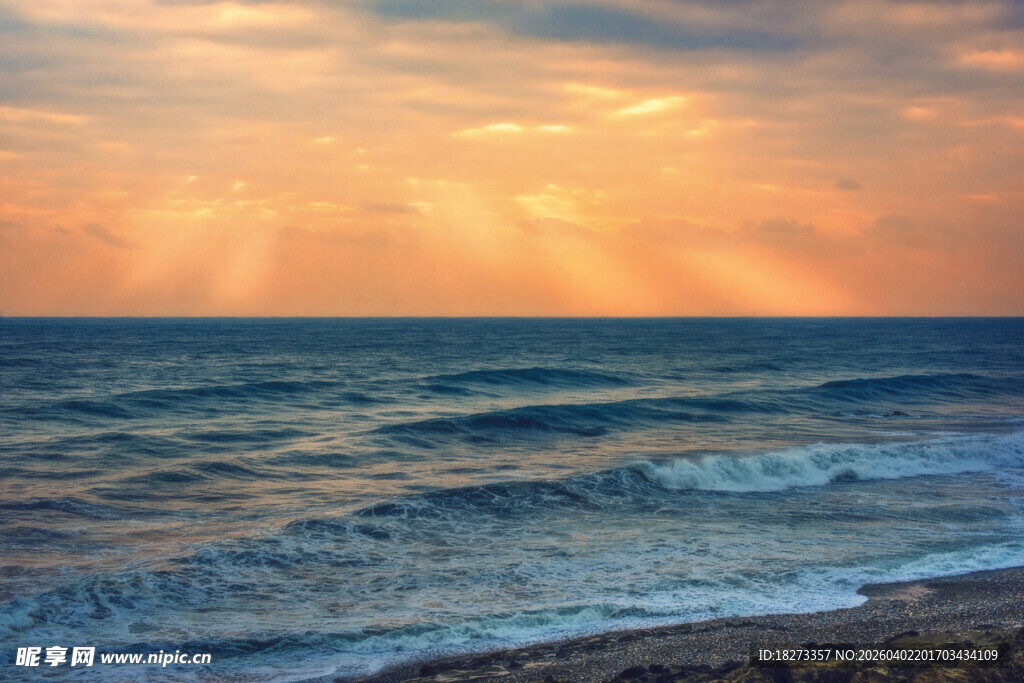 海边绝美日落海景画面