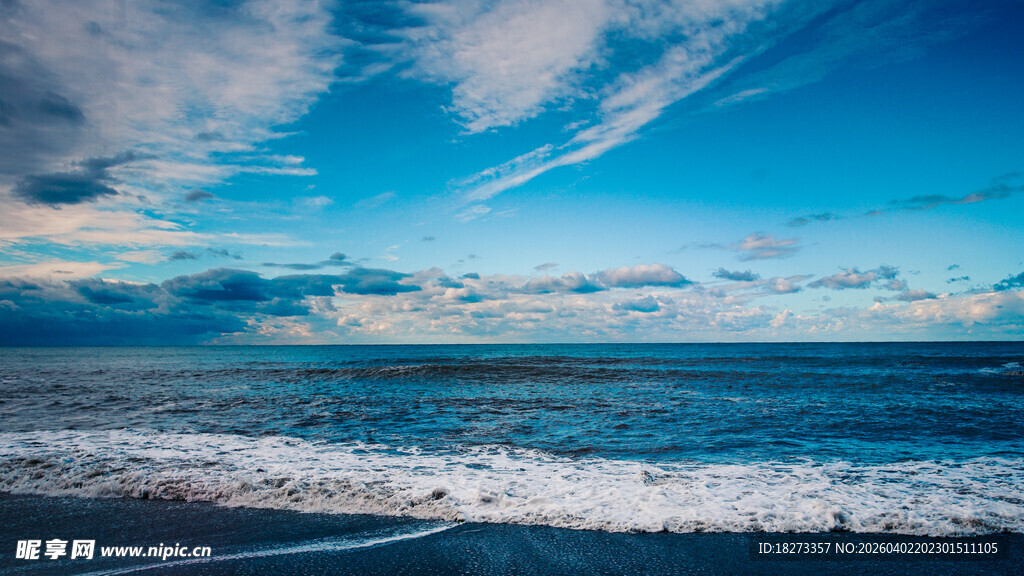 海边壮丽天空与广阔海景