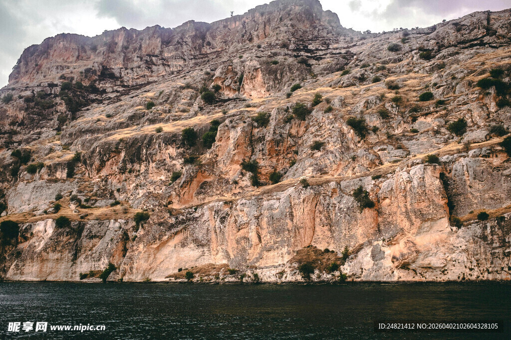 壮丽山景与水域风光