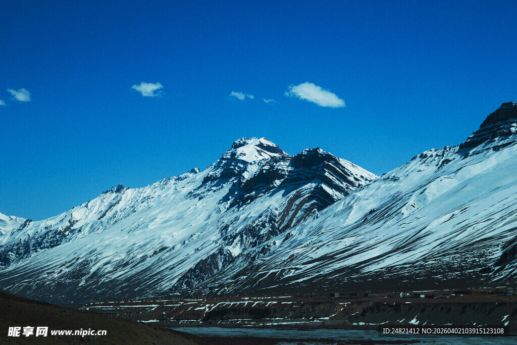 壮丽雪山景观