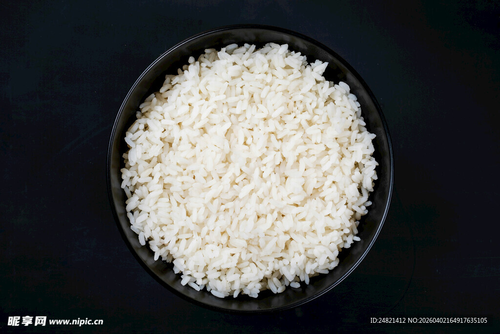 一碗晶莹饱满的白米饭