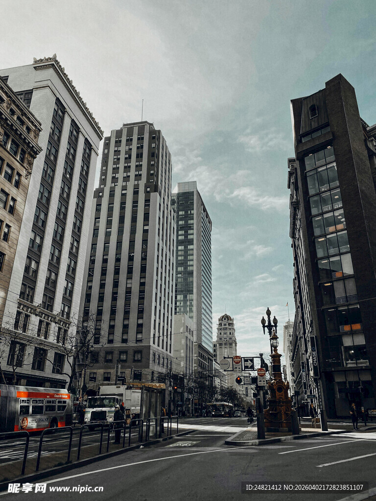 城市街道高楼景观